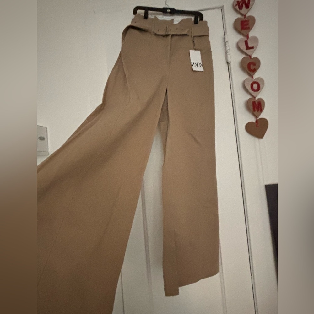 NWT High Rise Wide leg jeans with belt, Sz M - Picture 2 of 8